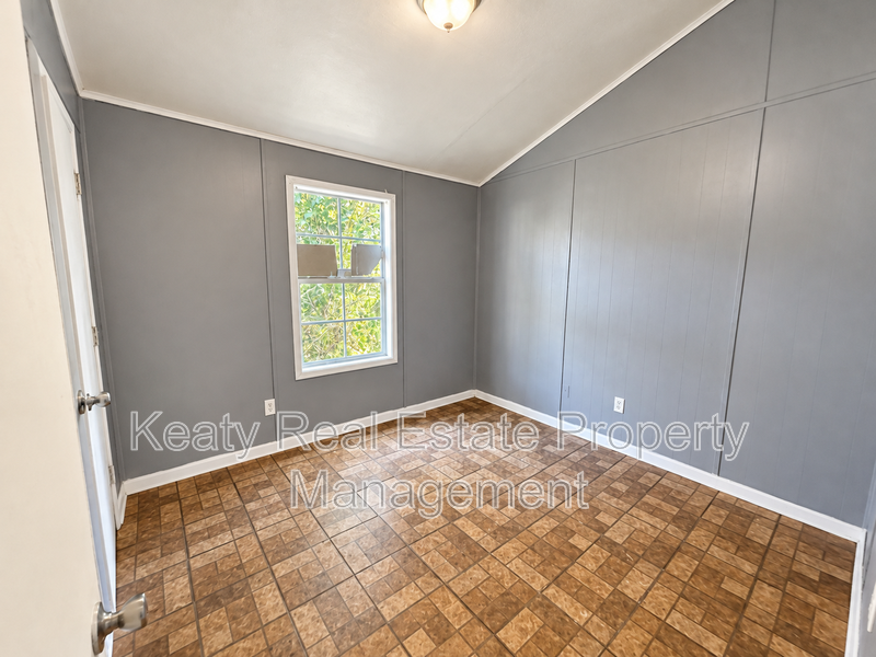 101 Sternberg Dr - Photo 6 of 12