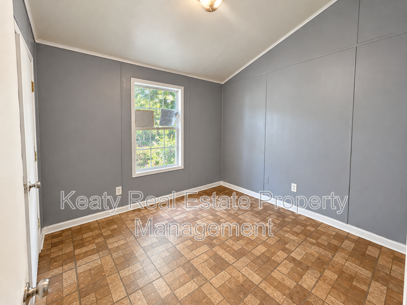 101 Sternberg Dr - Photo 7 of 12