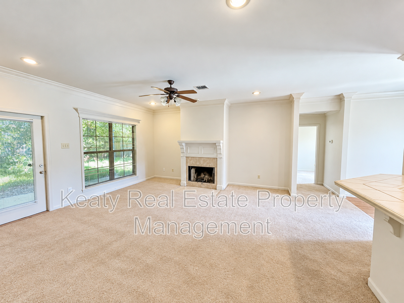 507 Lodge Dr - Photo 3 of 18