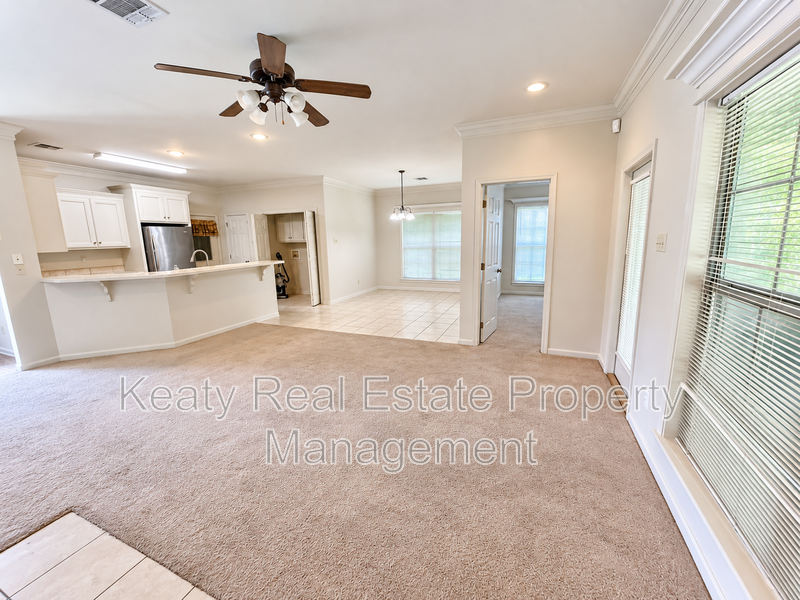 507 Lodge Dr - Photo 4 of 18