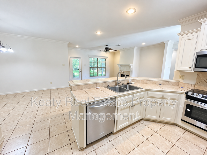 507 Lodge Dr - Photo 5 of 18