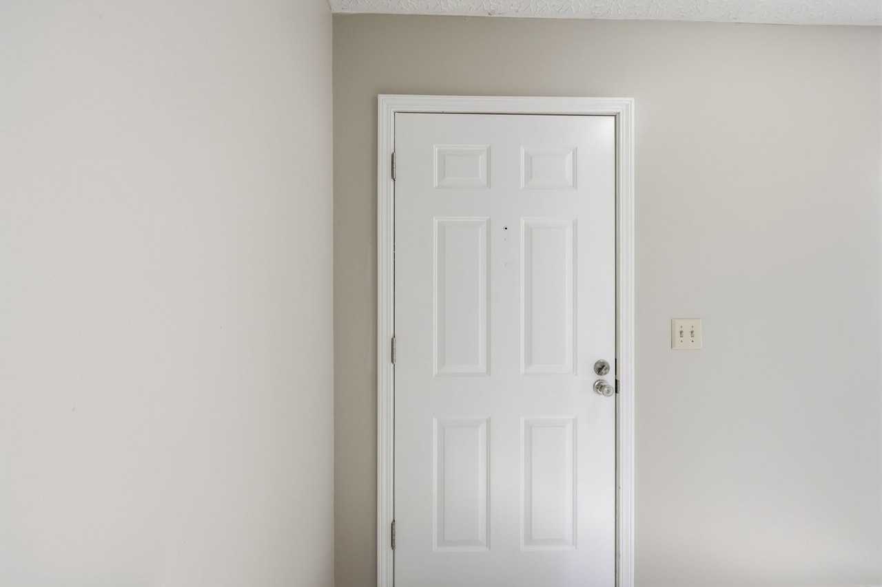 5973 Shadow Lake Cir - Photo 5 of 33