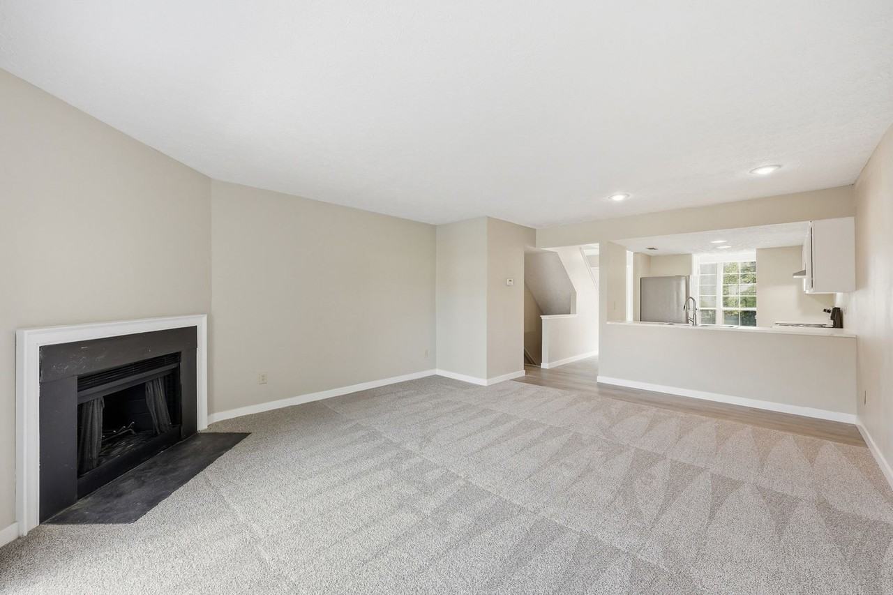 5973 Shadow Lake Cir - Photo 6 of 33