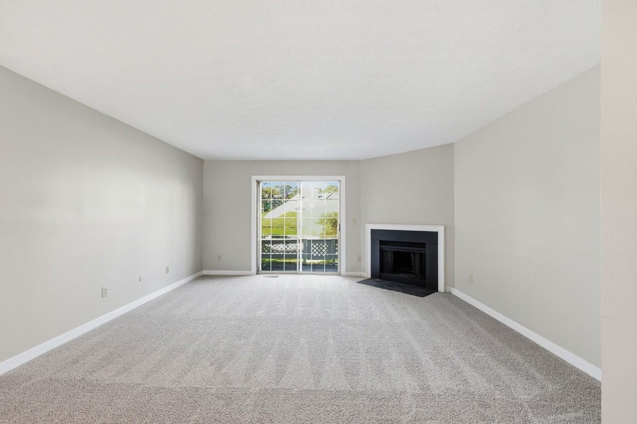 5973 Shadow Lake Cir - Photo 7 of 33