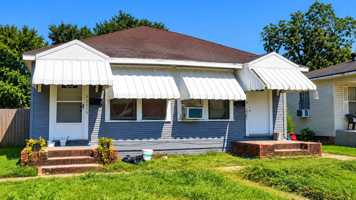 featured image of 2379 Victoria St