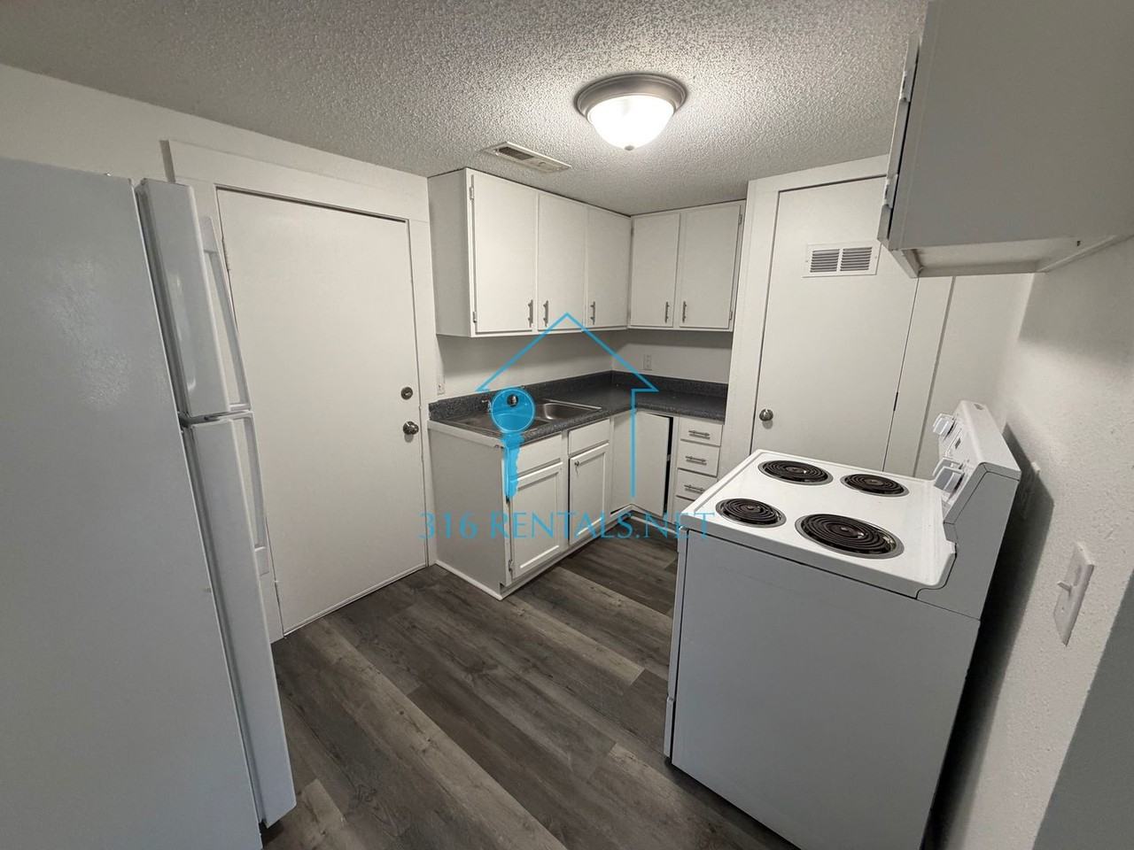 208 N Ash St - Photo 3 of 6