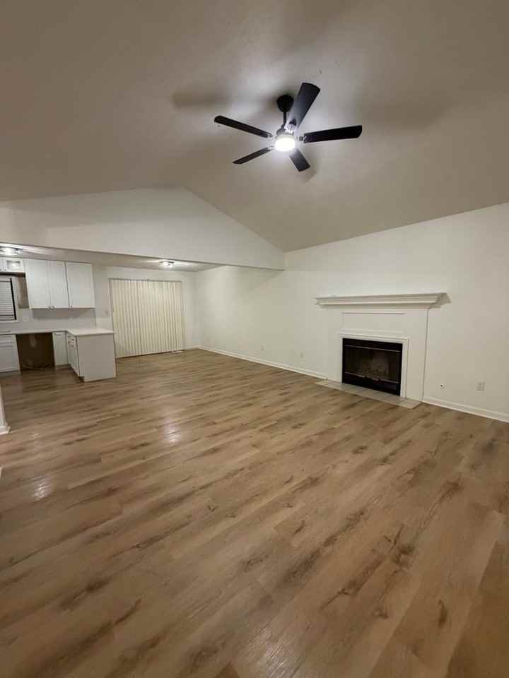 250 Northbridge Dr - Photo 3 of 47