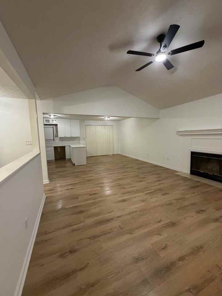 250 Northbridge Dr - Photo 5 of 47