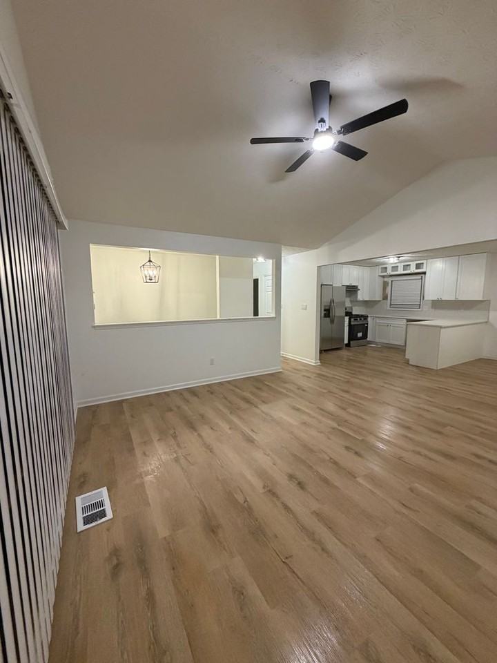 250 Northbridge Dr - Photo 6 of 47