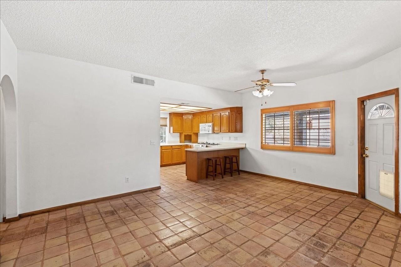 7220 Richmond Heights Dr - Photo 5 of 23