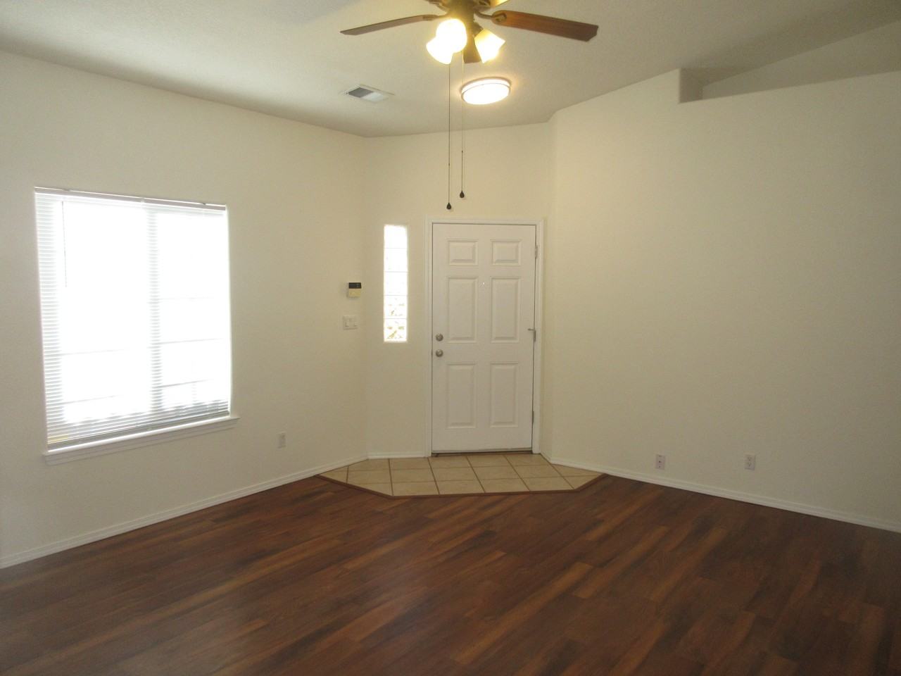 7228 Boxwood Ave Ne - Photo 5 of 41