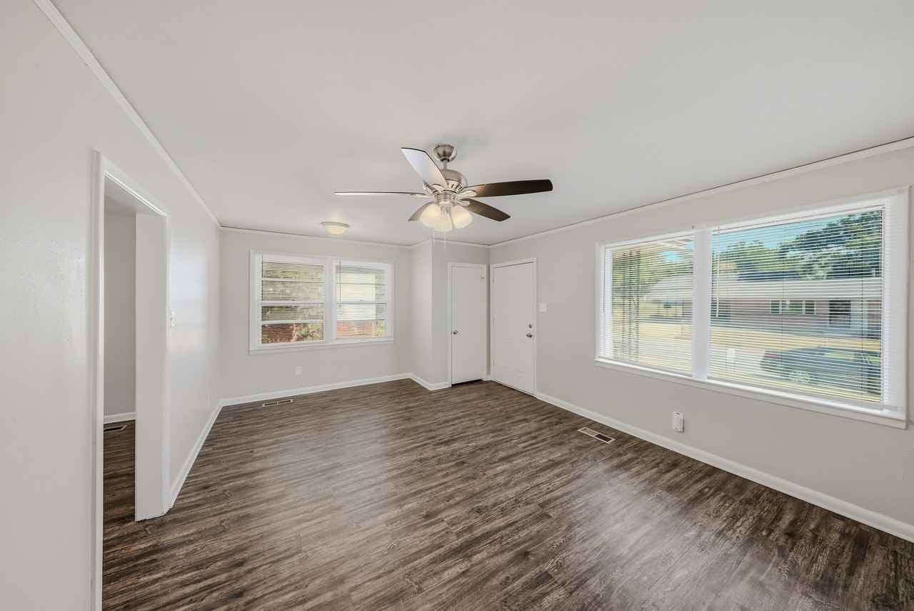 2 Hays Ct - Photo 4 of 17