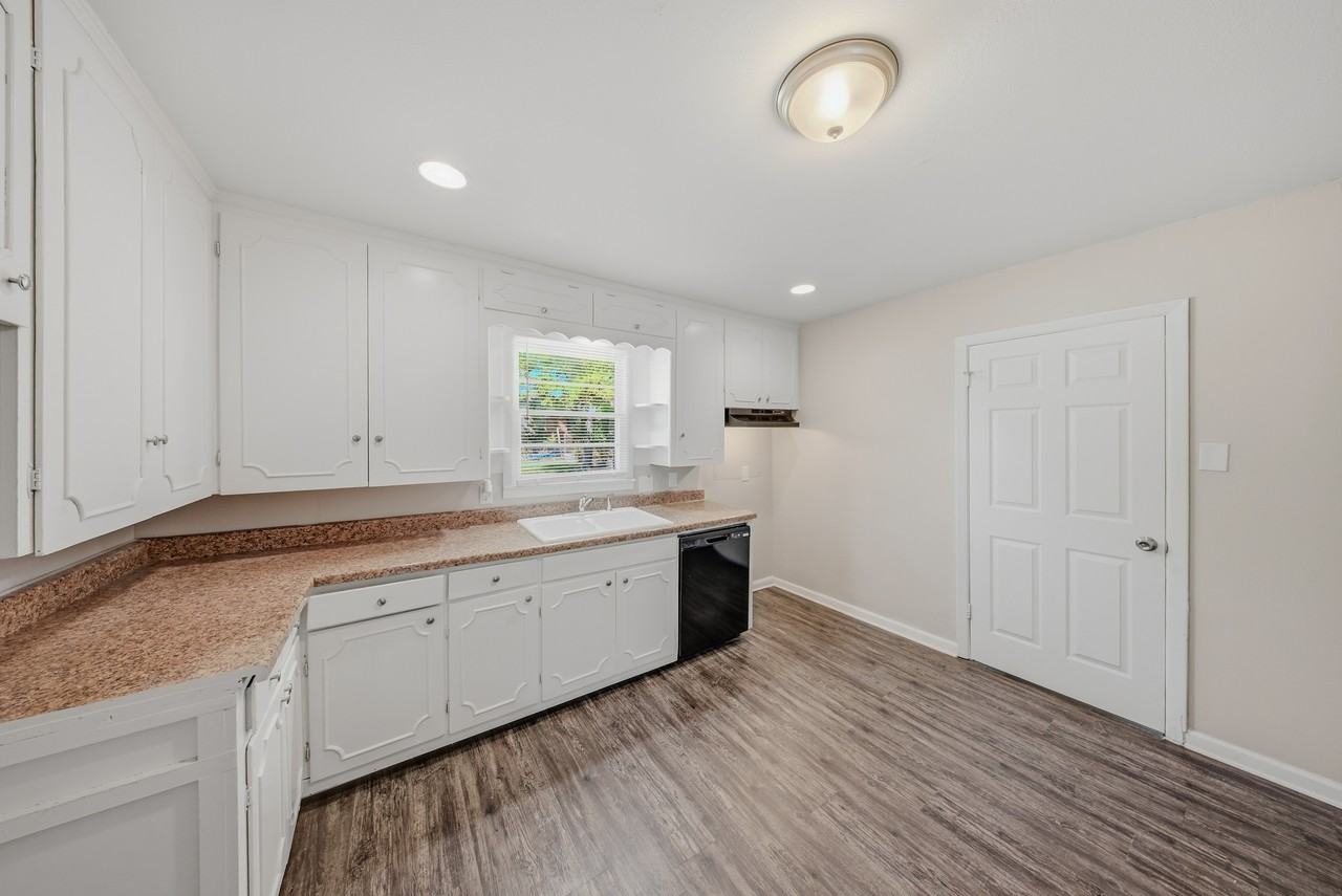 2 Hays Ct - Photo 7 of 17