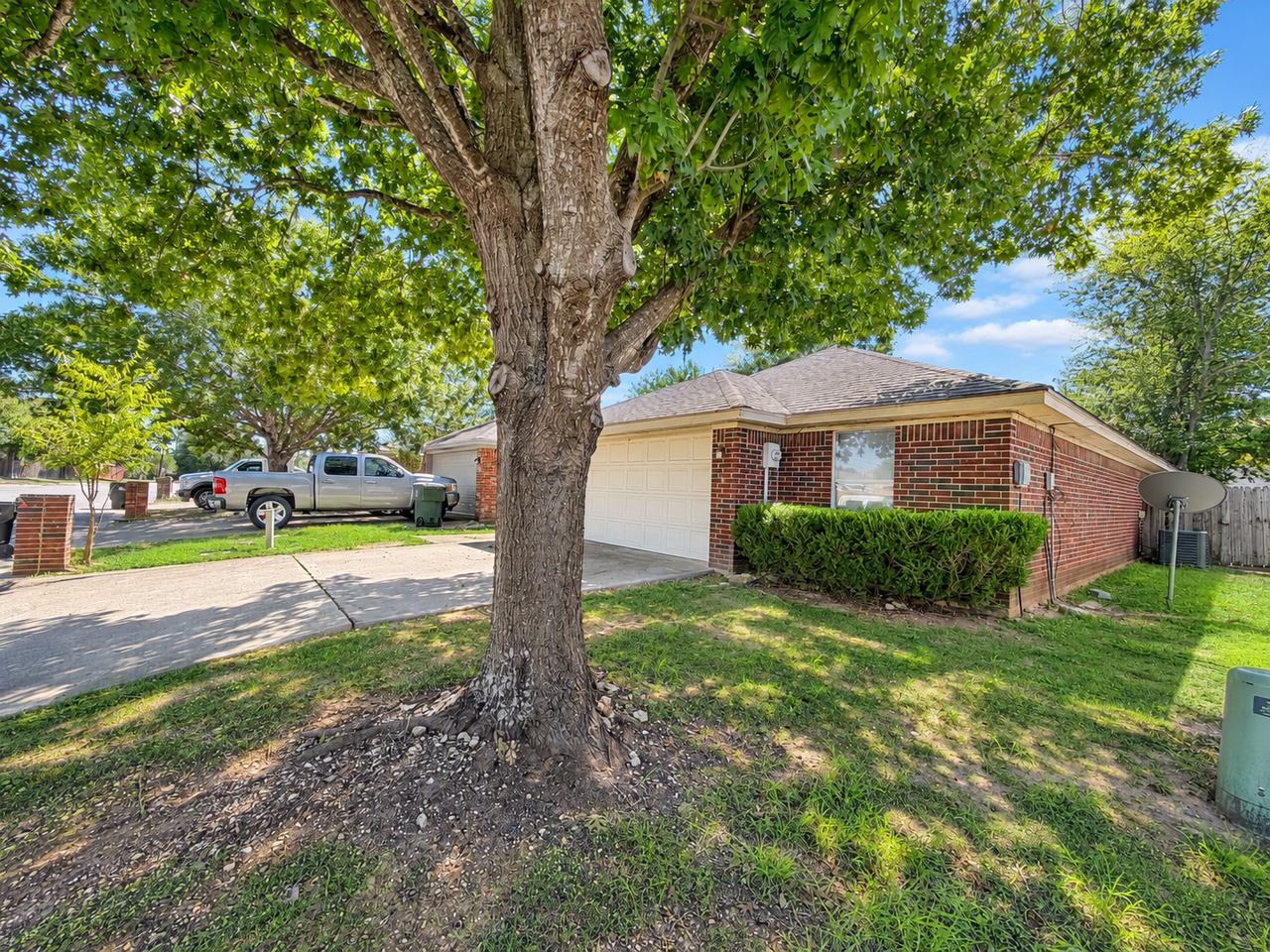 2517 Sleepy Hollow Ln - Photo 3 of 22