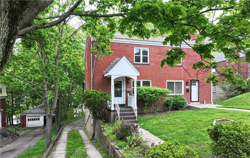 256 Academy Ave - Photo 2 of 24