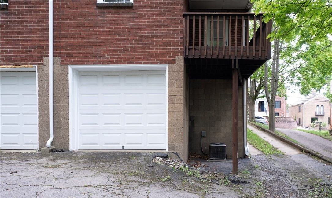 256 Academy Ave - Photo 3 of 24