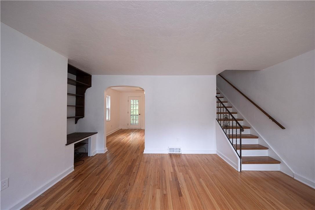 256 Academy Ave - Photo 6 of 24