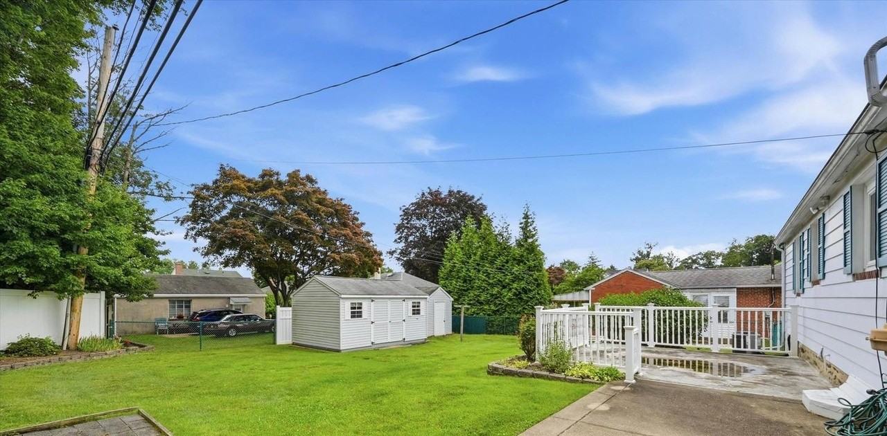 105 Harmil Rd - Photo 4 of 16