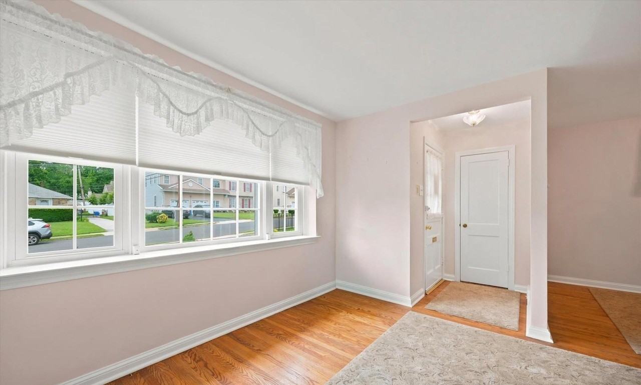 105 Harmil Rd - Photo 5 of 16