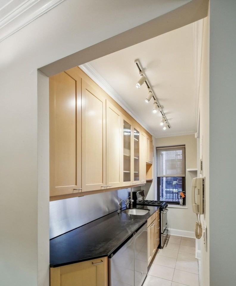 349 E 49th St - Photo 4 of 14