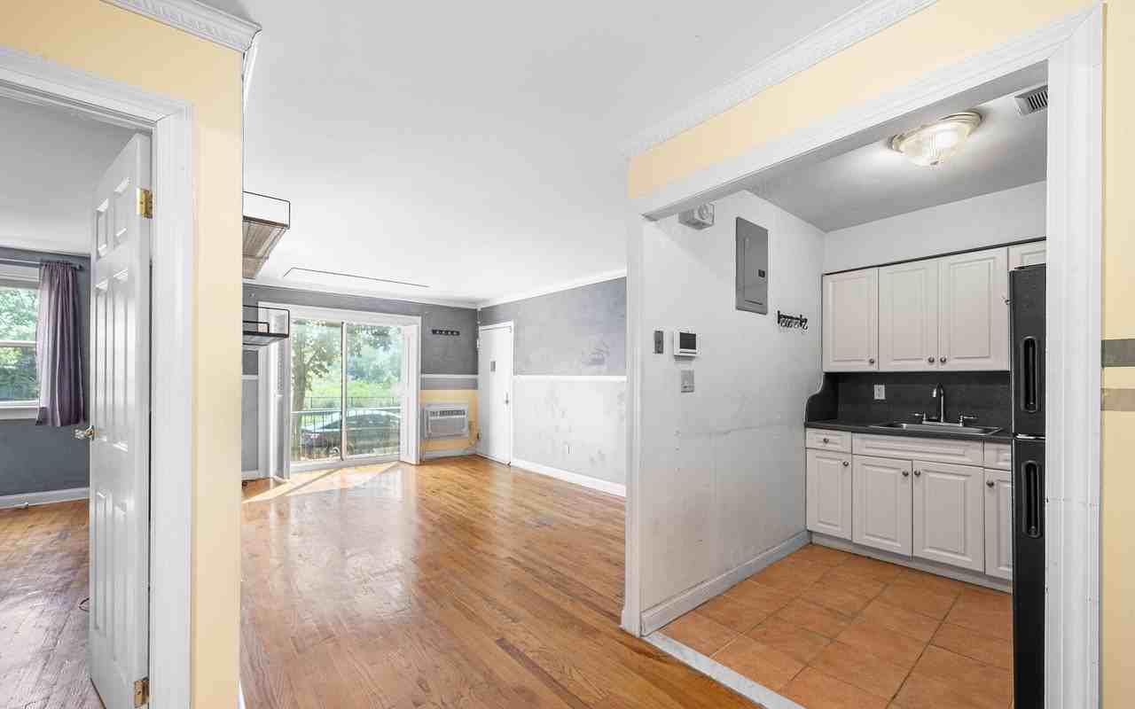 187 Seaver Ave - Photo 3 of 10
