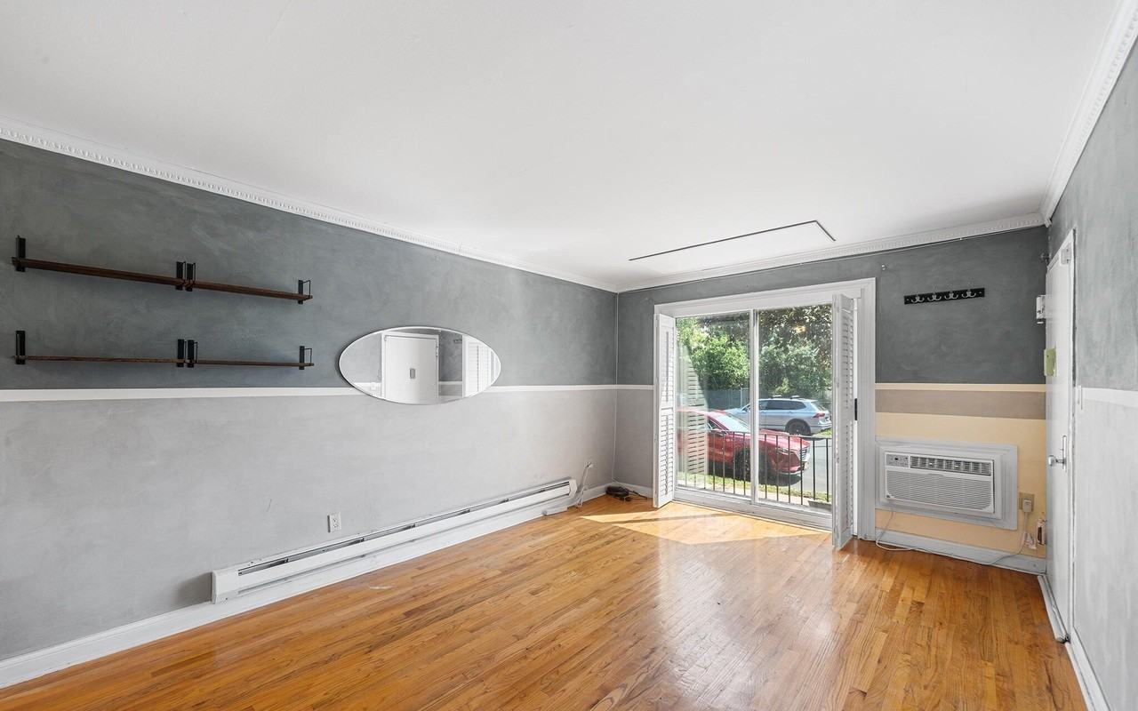 187 Seaver Ave - Photo 4 of 10