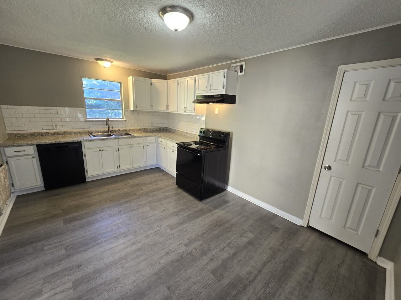 412 Graham Rd - Photo 5 of 14