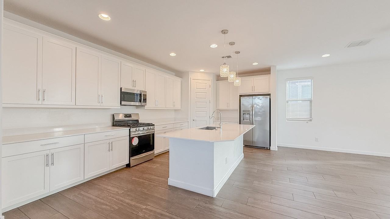 5912 S 26th Ave - Photo 4 of 38