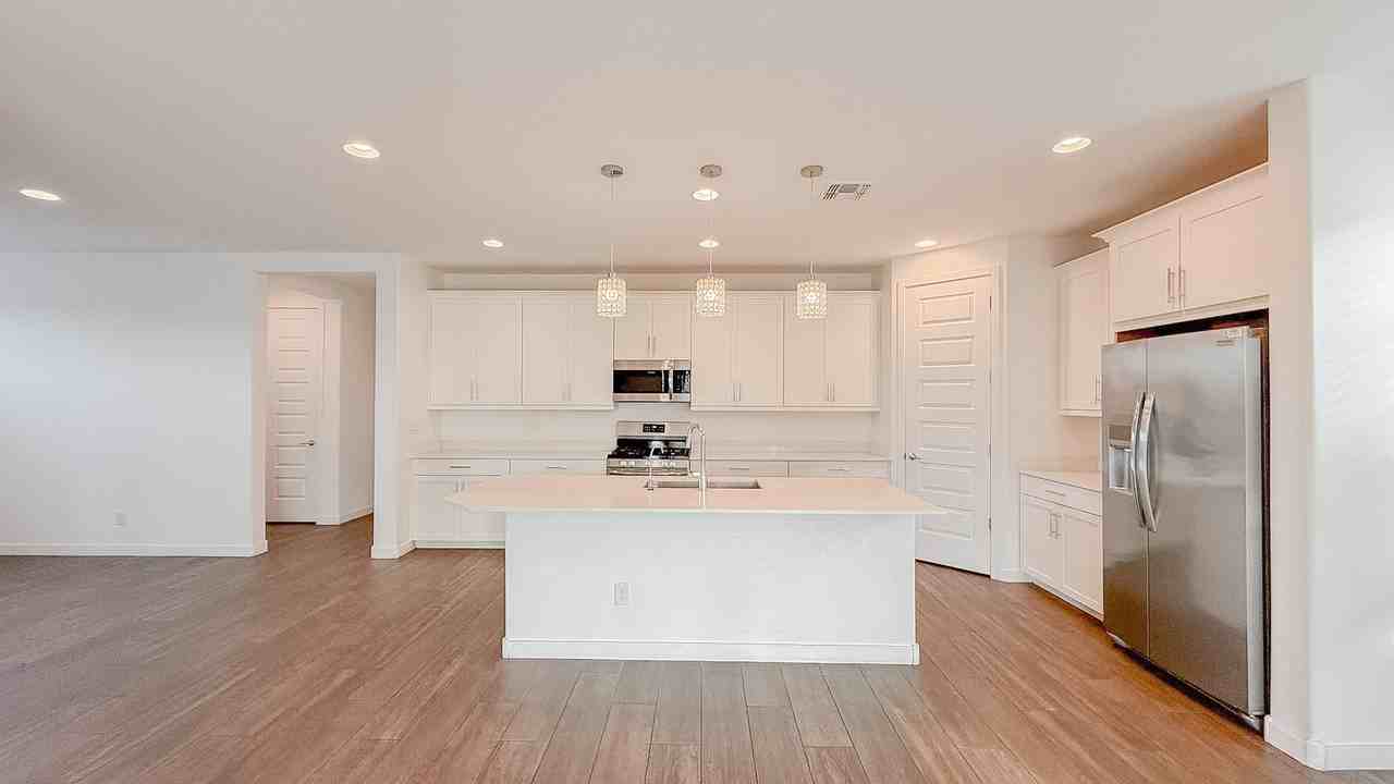 5912 S 26th Ave - Photo 5 of 38