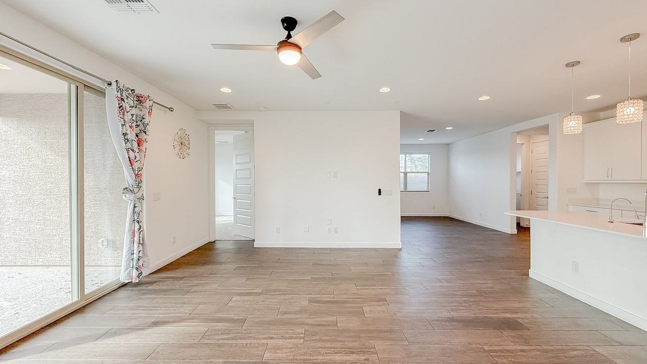 5912 S 26th Ave - Photo 7 of 38