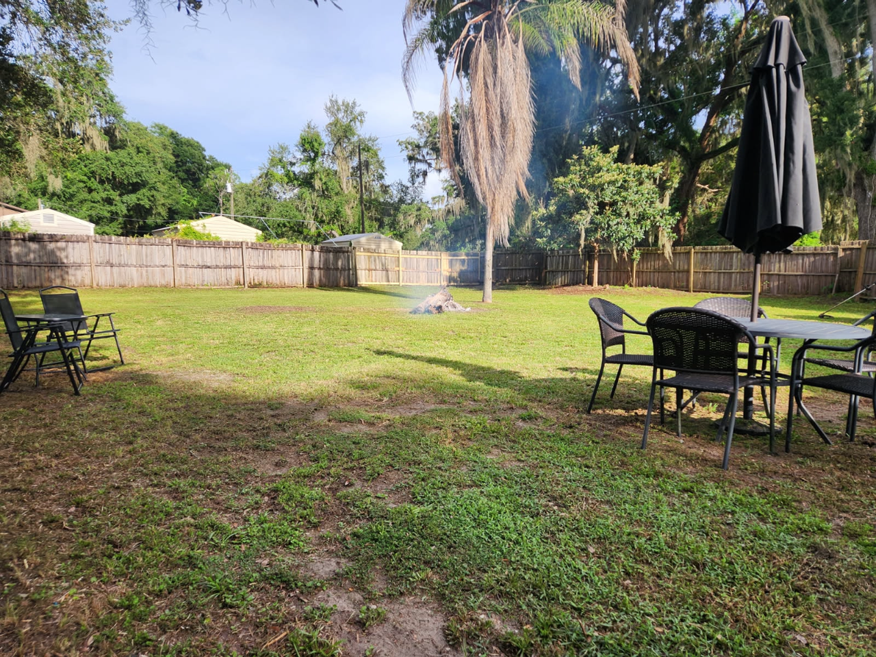 855 Nw 5th St - Photo 3 of 12