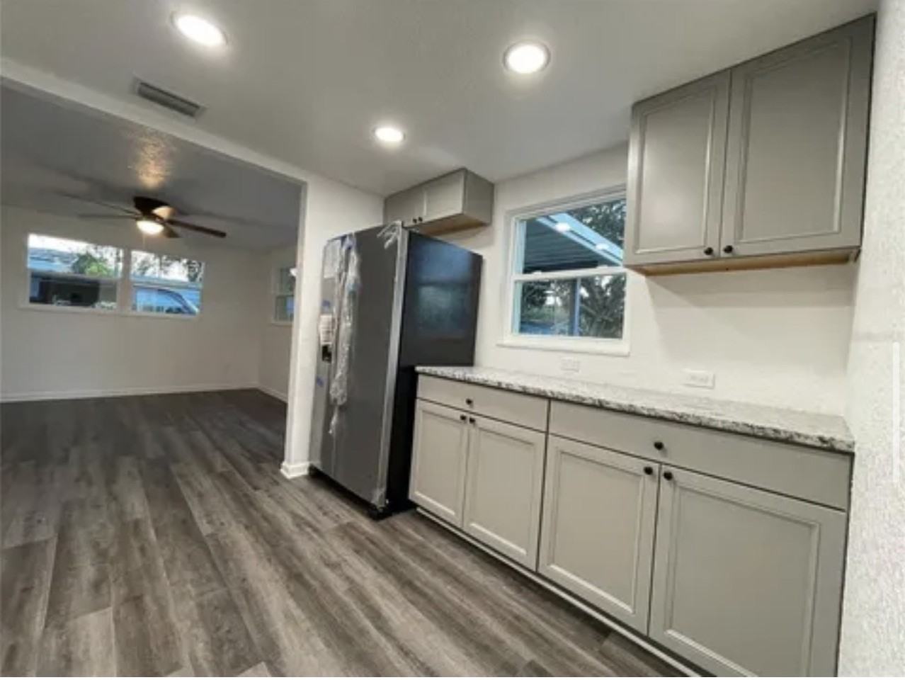 855 Nw 5th St - Photo 5 of 12