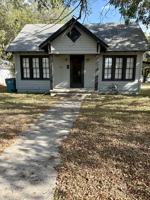 featured image of 814 W 3rd St