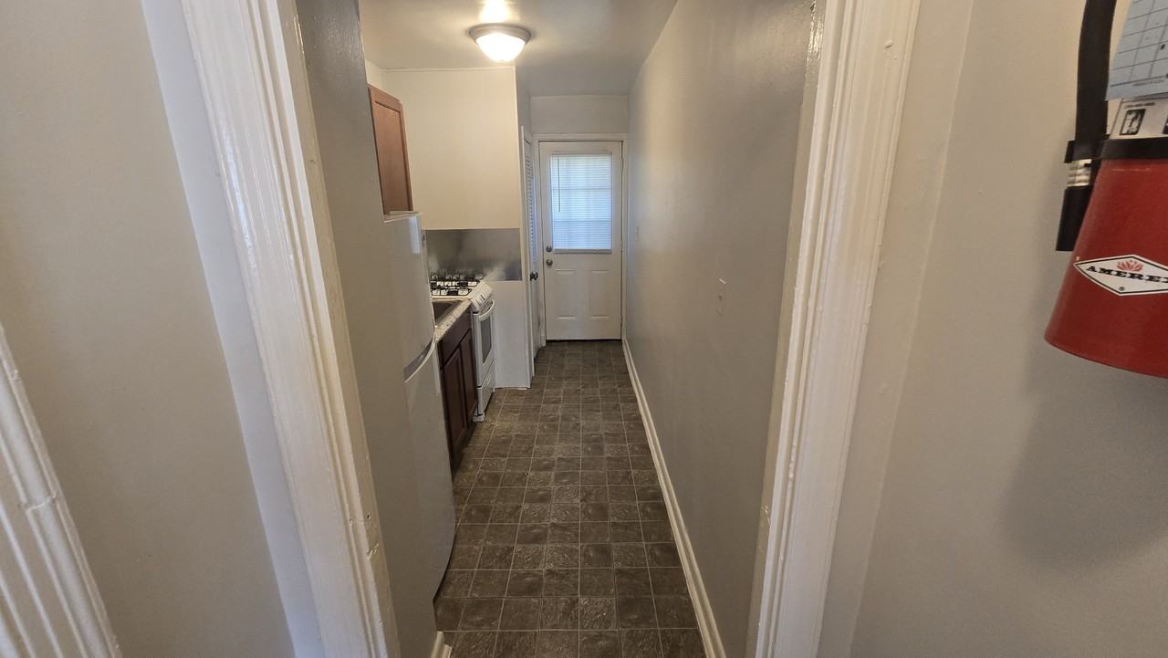 4510 Eads St Ne - Photo 4 of 14
