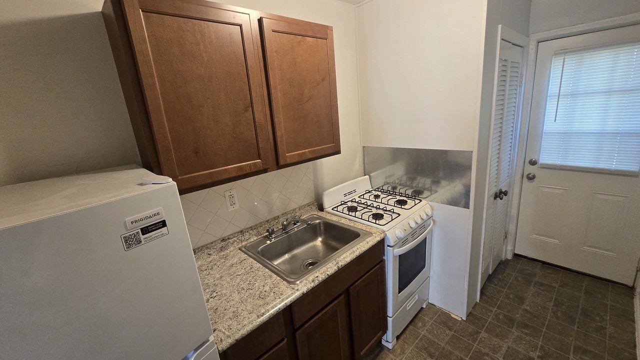 4510 Eads St Ne - Photo 6 of 14