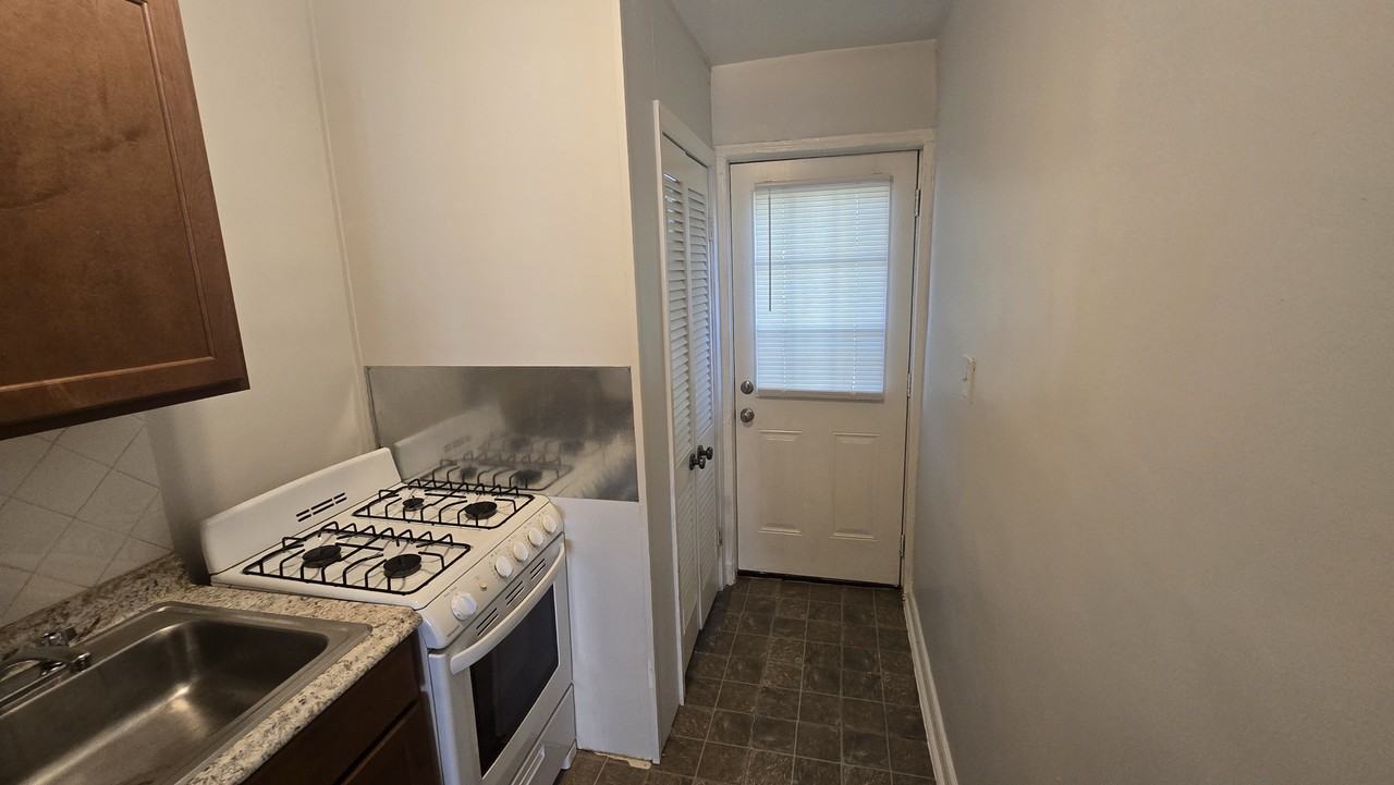 4510 Eads St Ne - Photo 7 of 14