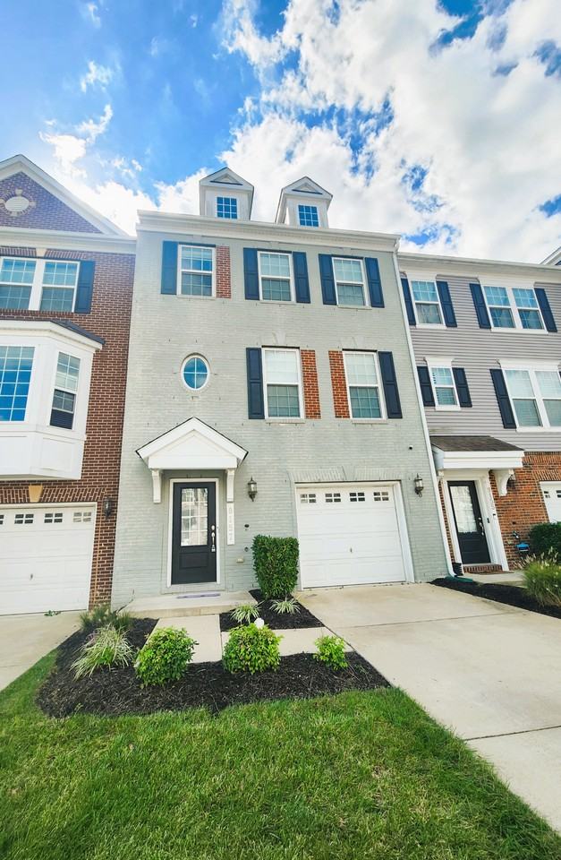 9157 Fox Stream Way - Photo 3 of 40