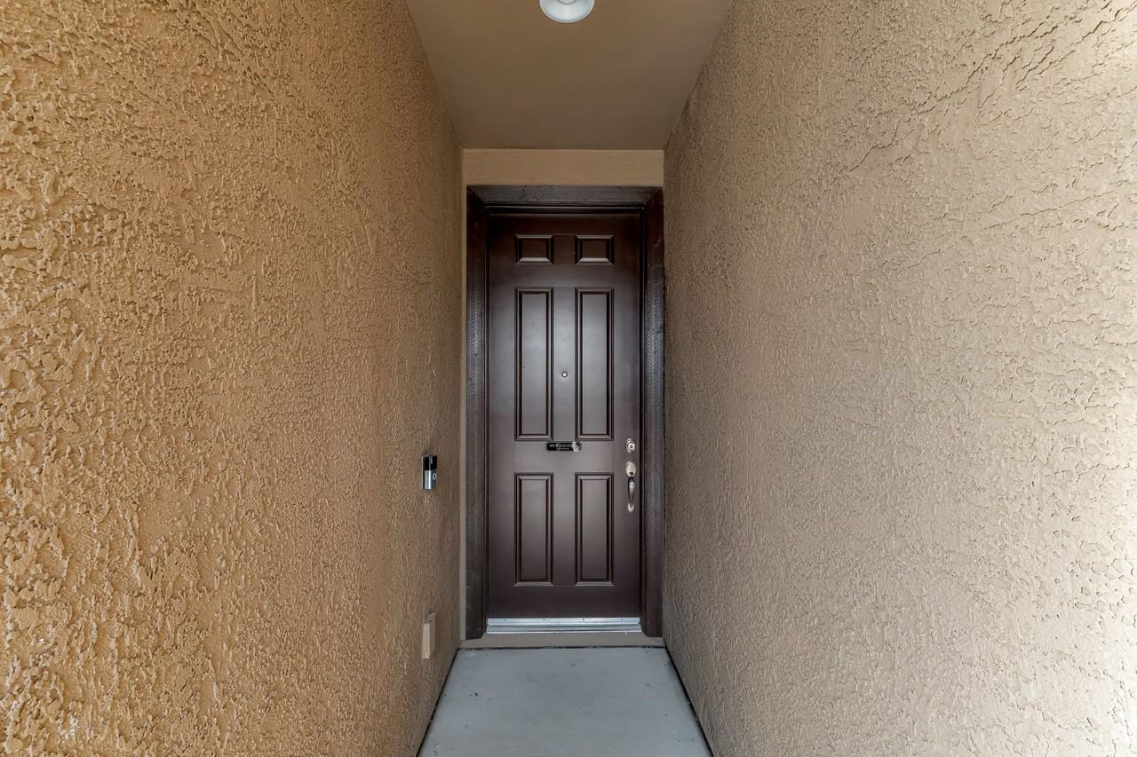 11913 E Ryscott Cir - Photo 2 of 26