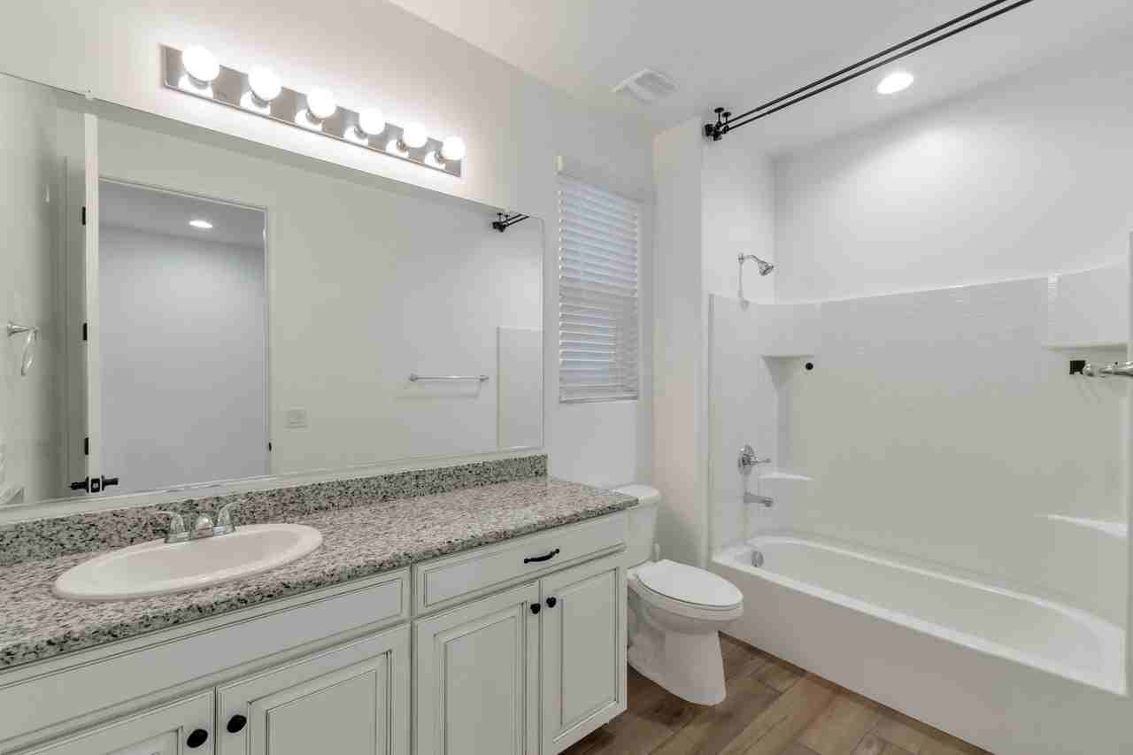 11913 E Ryscott Cir - Photo 4 of 26