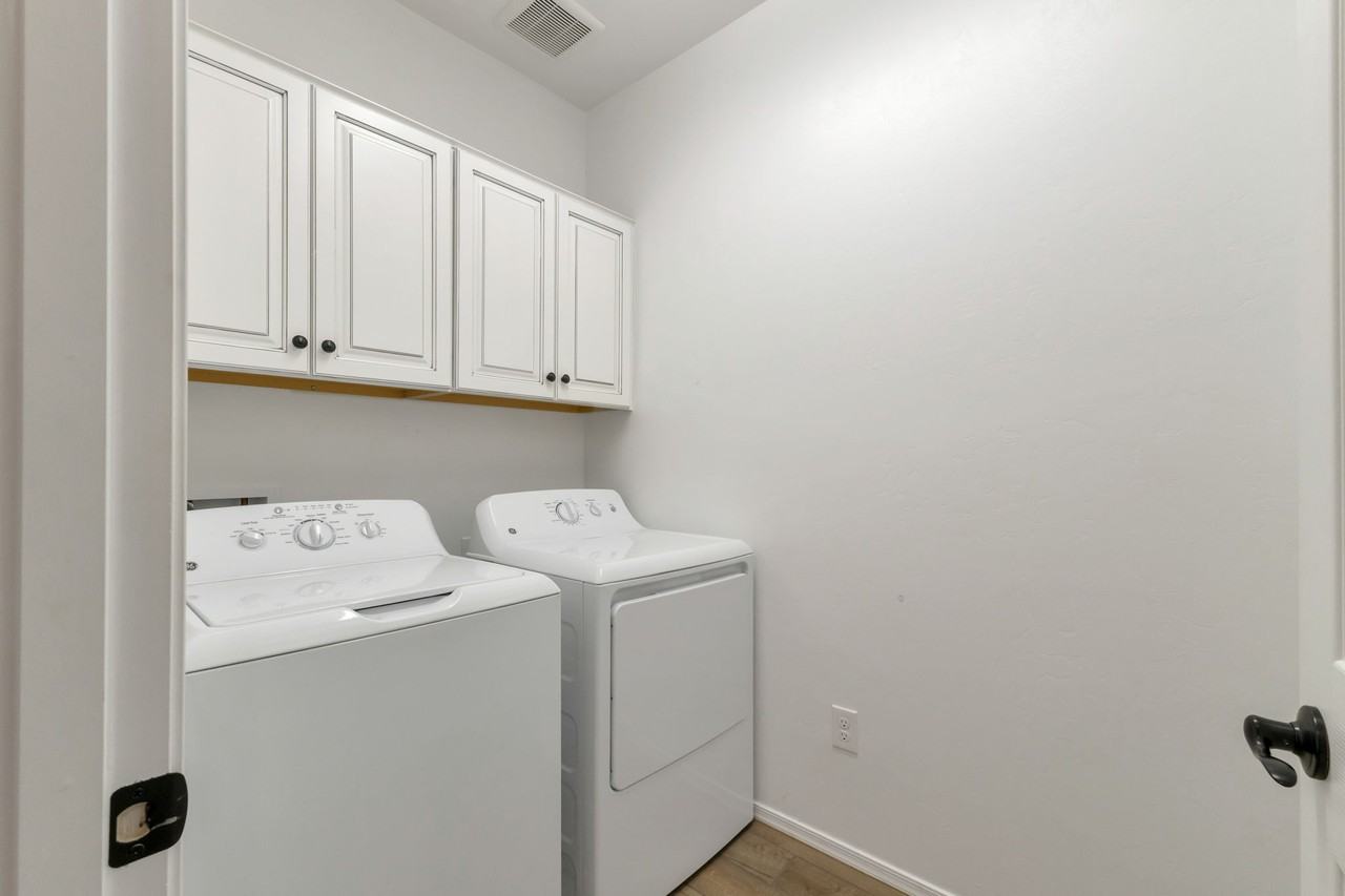 11913 E Ryscott Cir - Photo 6 of 26