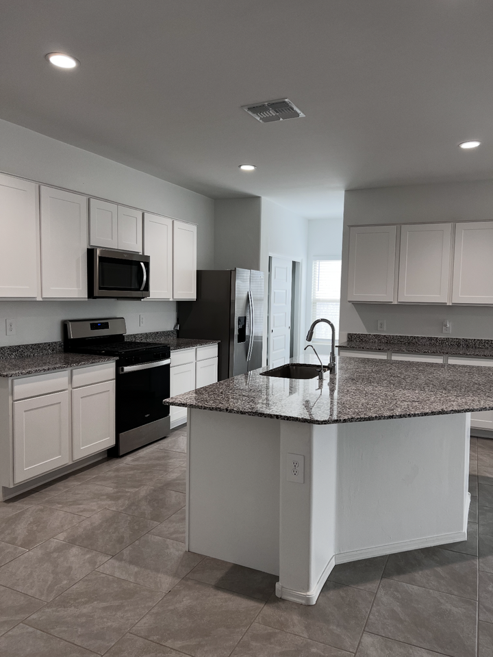 645 W Lexington St - Photo 6 of 32