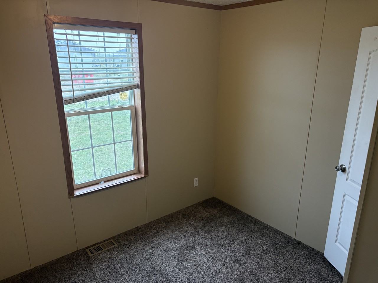 503 Sunrise Ln - Photo 4 of 8