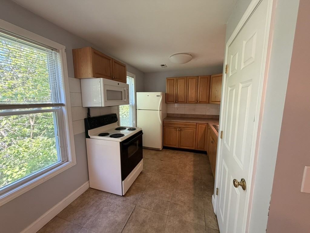 15 King Philip Rd #2A - Photo 5 of 11