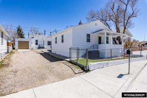 featured image of 733 5th Ave W #NA