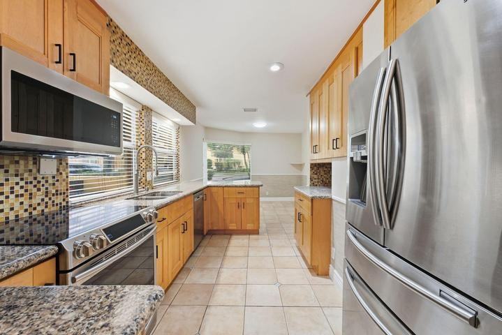 11375 Lakeview Drive #68-U - Photo 3 of 8