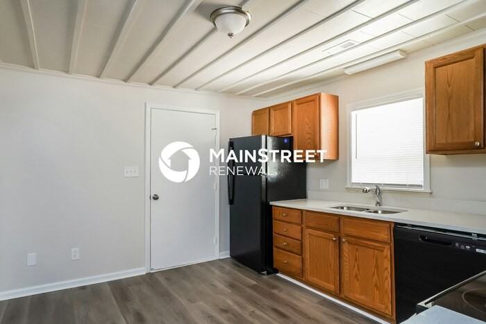 1413 Maplewood Dr - Photo 4 of 16