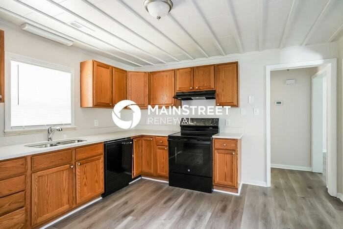 1413 Maplewood Dr - Photo 5 of 16