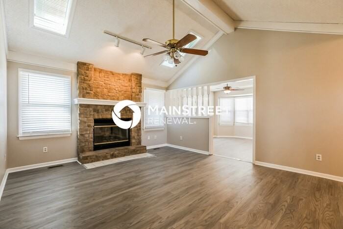 1312 Ne Ball Dr - Photo 4 of 17
