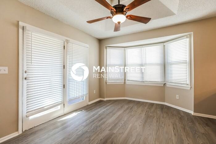 1312 Ne Ball Dr - Photo 5 of 17