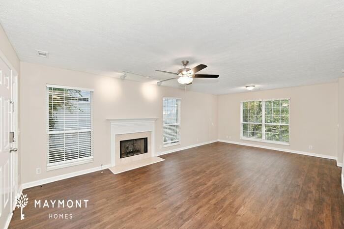 3557 Glenfalls Dr - Photo 5 of 16